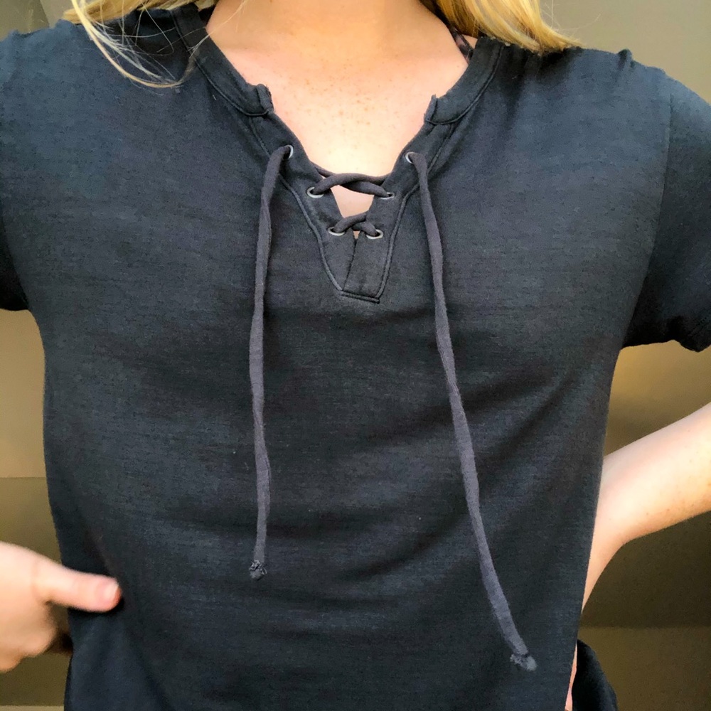 American eagle short sleeve tee.